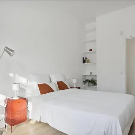 Cosy And Renovated In Heart Of Xvieme Appartamento