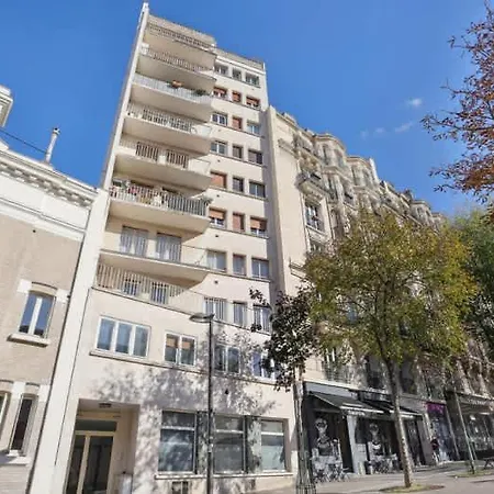 Cosy And Renovated In Heart Of Xvieme Parigi