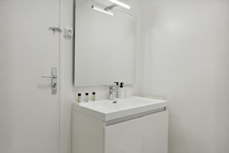 Cosy And Renovated In Heart Of Xvieme *